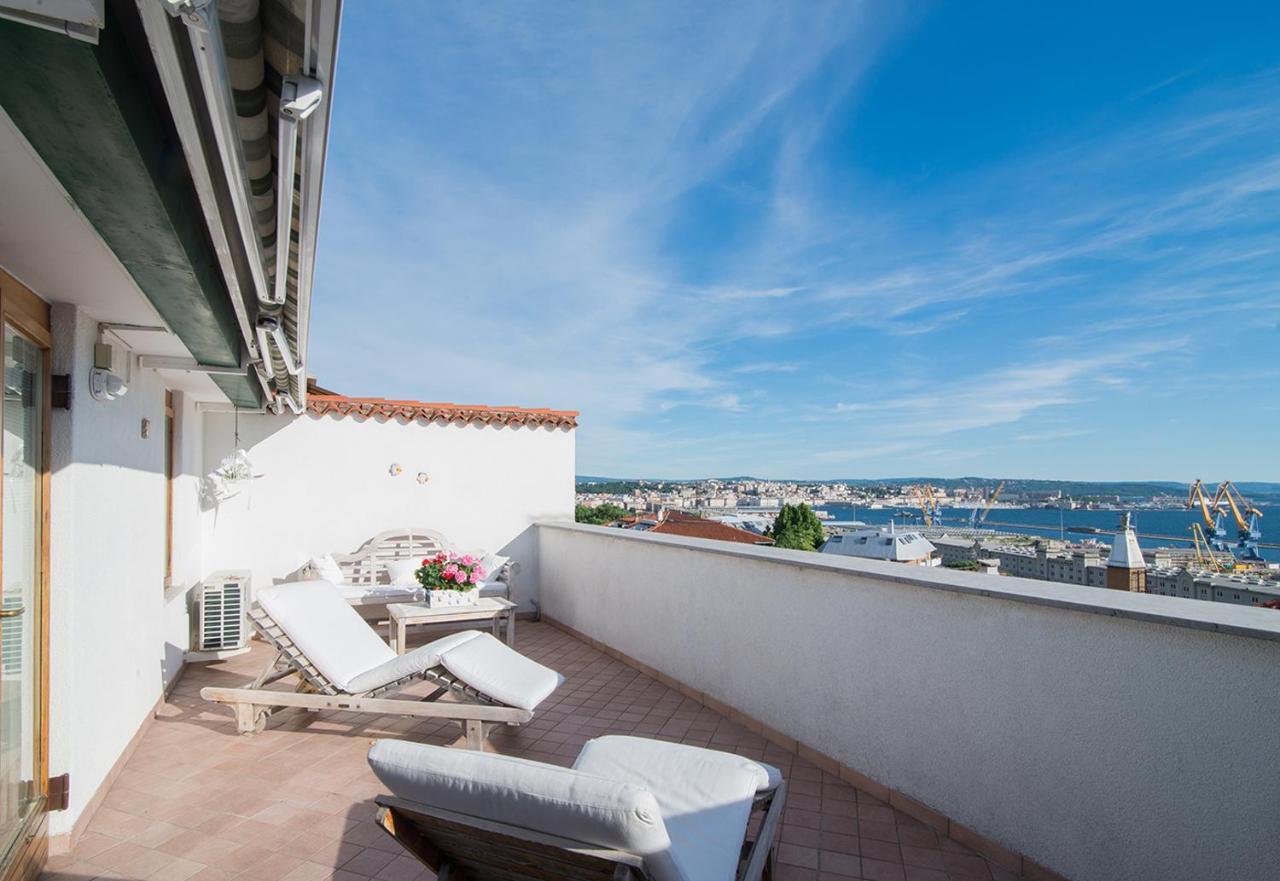 La Mansarda Delle Meraviglie B&B Superior ตรีเอสเต ภายนอก รูปภาพ