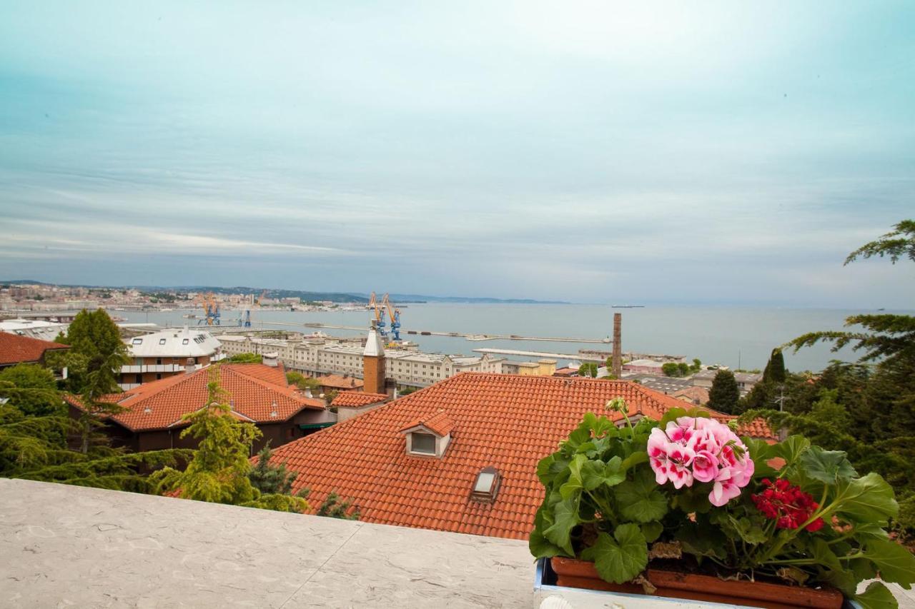 La Mansarda Delle Meraviglie B&B Superior ตรีเอสเต ภายนอก รูปภาพ