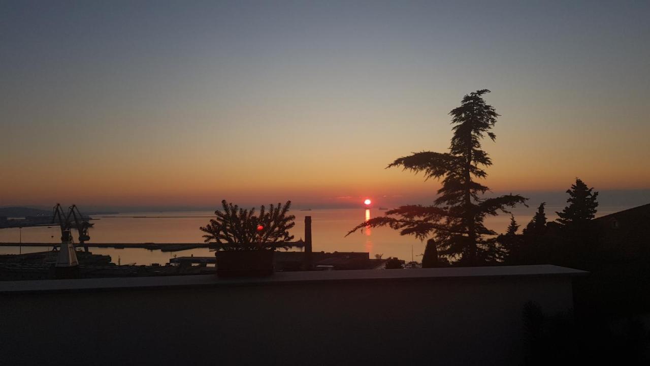 La Mansarda Delle Meraviglie B&B Superior ตรีเอสเต ภายนอก รูปภาพ