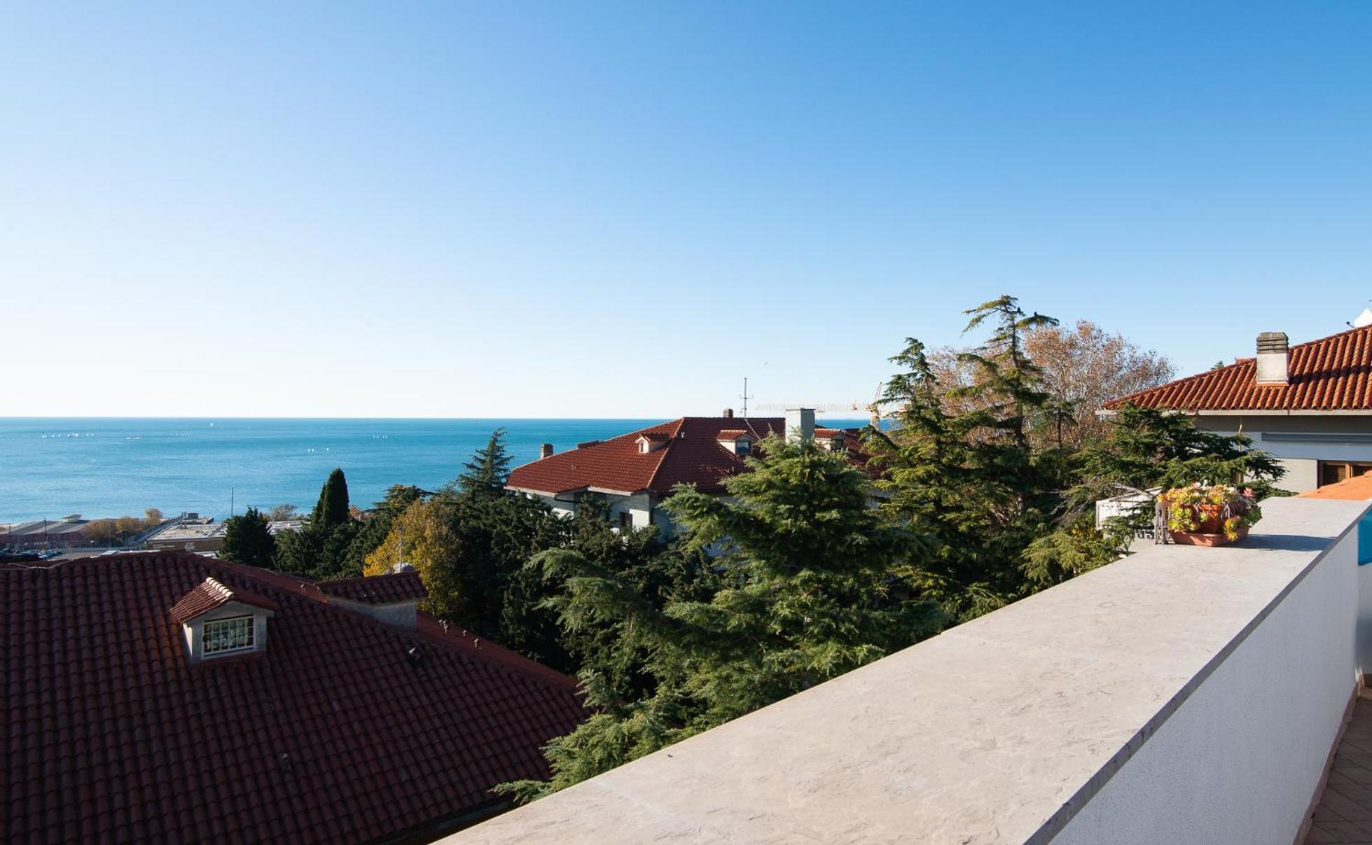 La Mansarda Delle Meraviglie B&B Superior ตรีเอสเต ภายนอก รูปภาพ