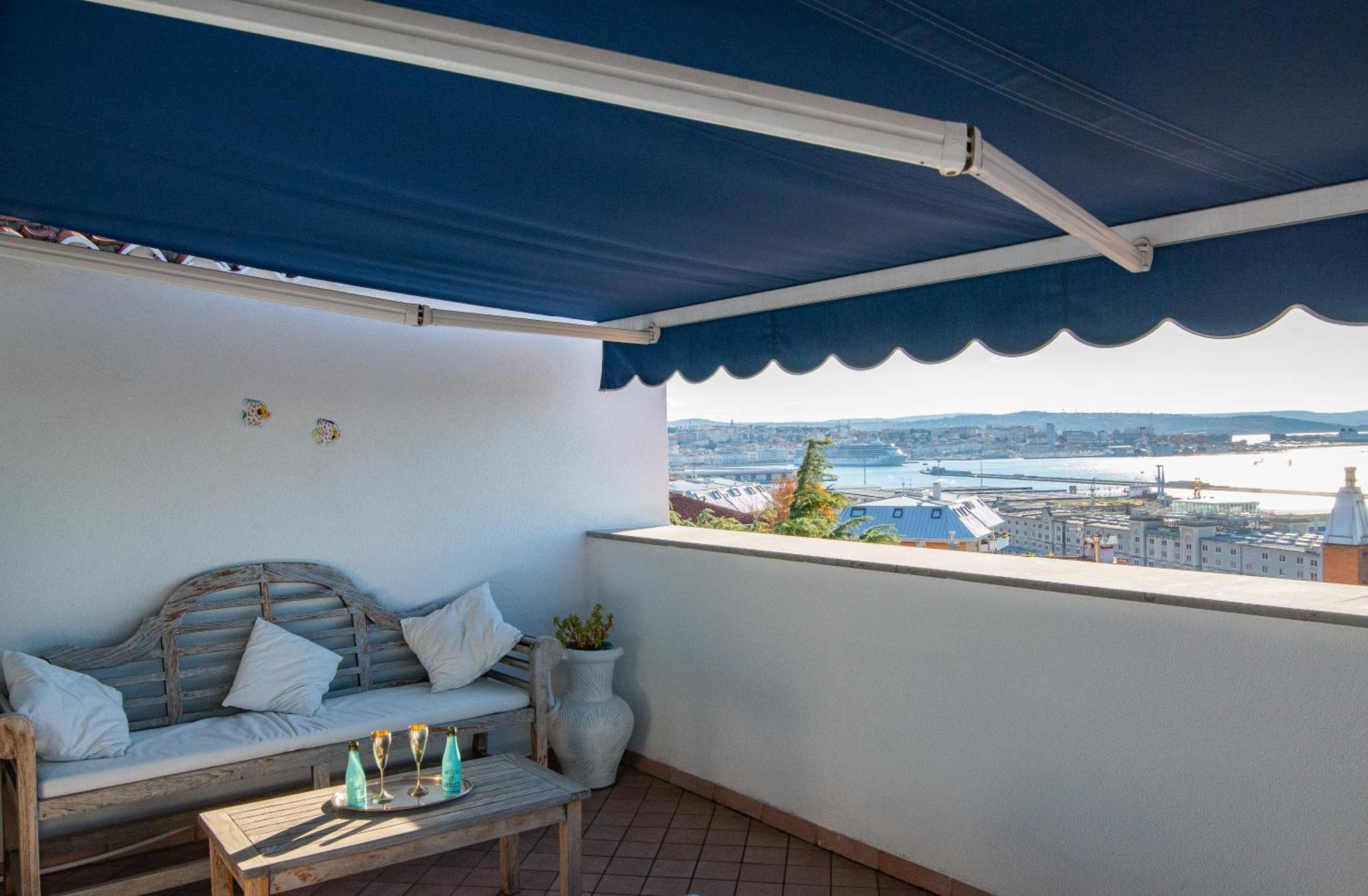 La Mansarda Delle Meraviglie B&B Superior ตรีเอสเต ภายนอก รูปภาพ