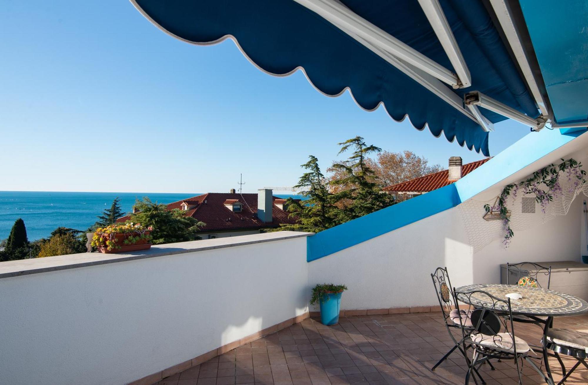 La Mansarda Delle Meraviglie B&B Superior ตรีเอสเต ภายนอก รูปภาพ
